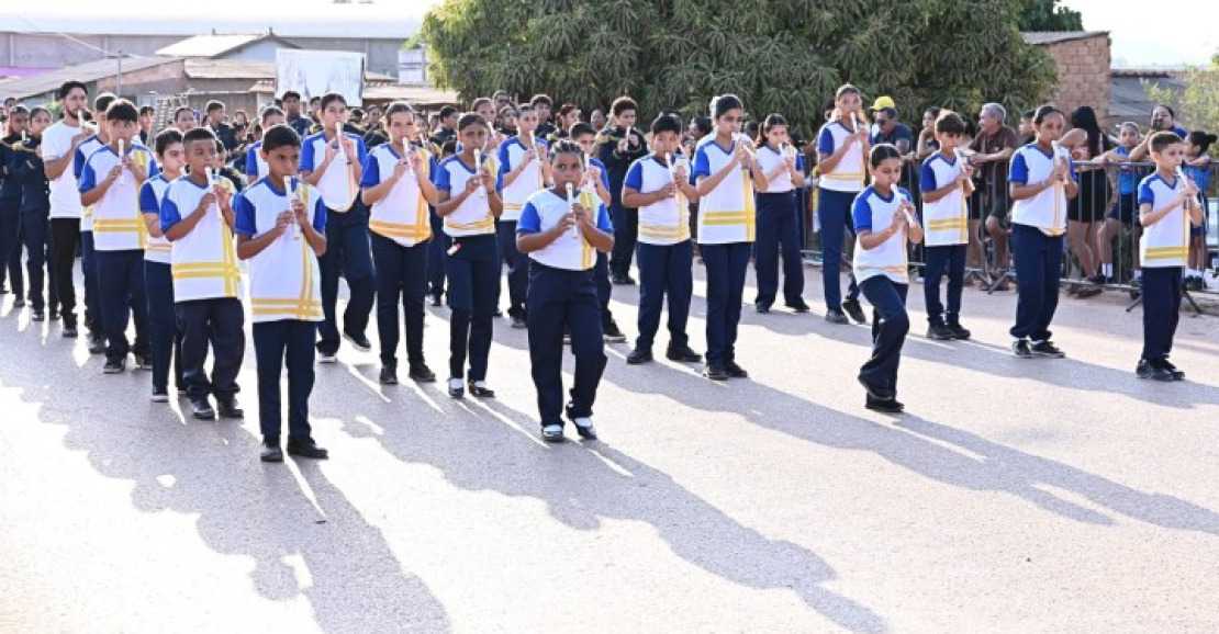 Família e Escola Reforçam Laços nos Desfiles da Semana da Pátria em Santarém