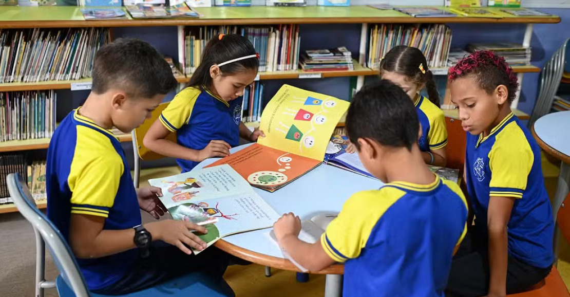 Santarém Celebra Dia Nacional do Livro Infantil com Envolvimento de Crianças na Biblioteca Local