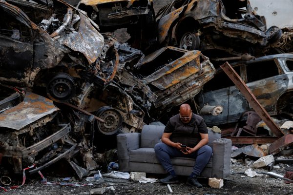 Tensões Escalam: Irã Acusa EUA de Pirataria com Bloqueio no Estreito de Hormuz