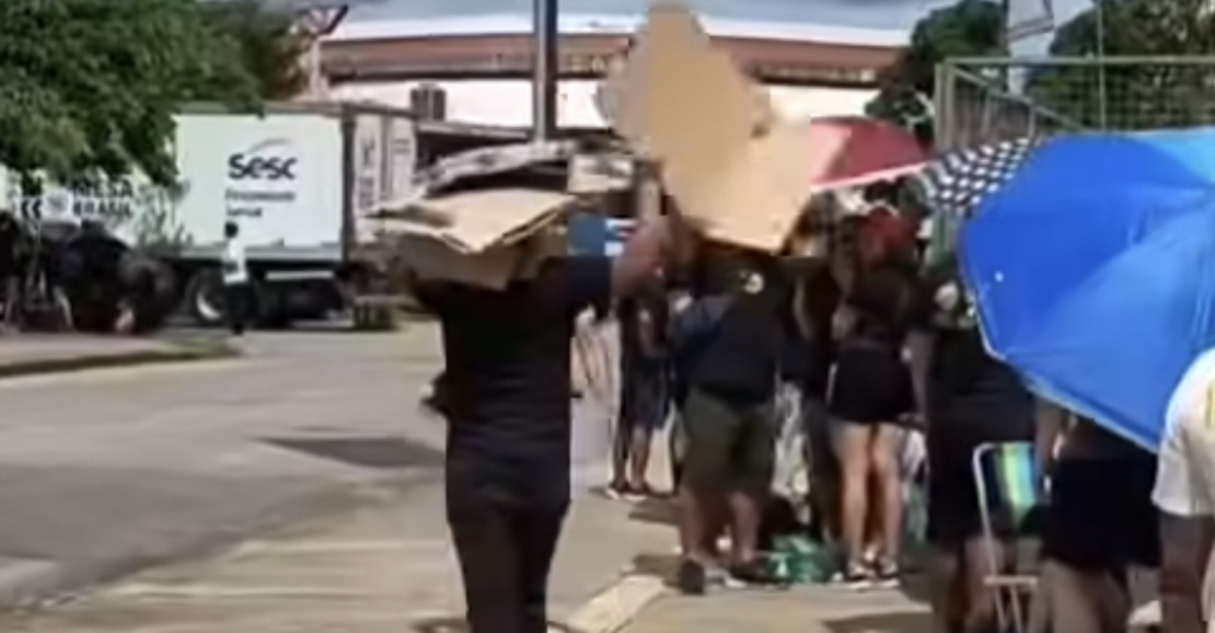 Show do Guns N' Roses em Belém: Papelão vira solução contra o calor