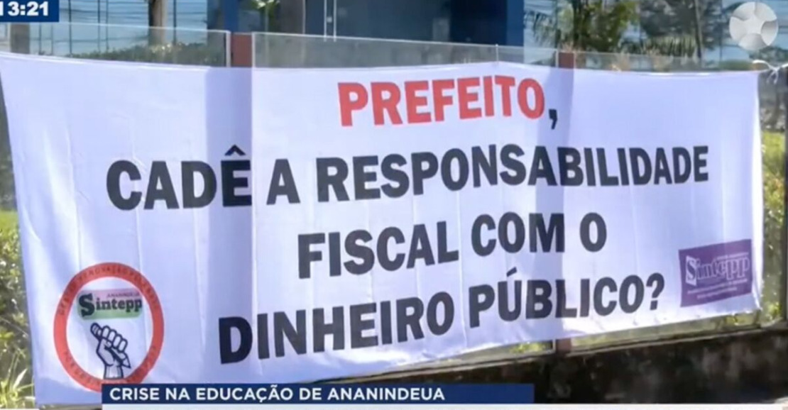 Professores de Ananindeua protestam por falta de pagamentos pendentes