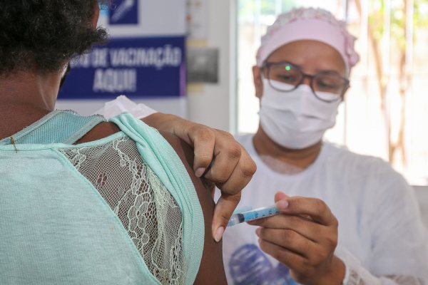 Gripe Aumenta Risco de UTI e Mortalidade em Idosos: A Importância da Vacinação