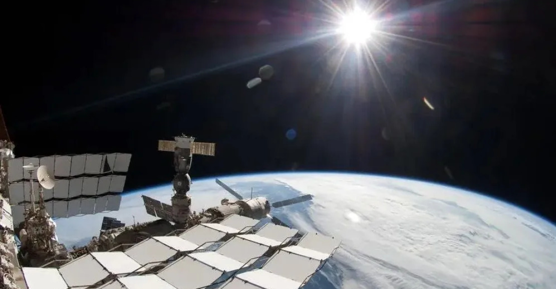 Vazamento na Estação Espacial Internacional gera alerta, mas situação é controlada