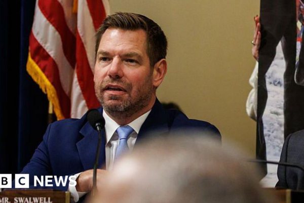 Deputado democrata Eric Swalwell renuncia ao Congresso em meio a acusações de má conduta sexual