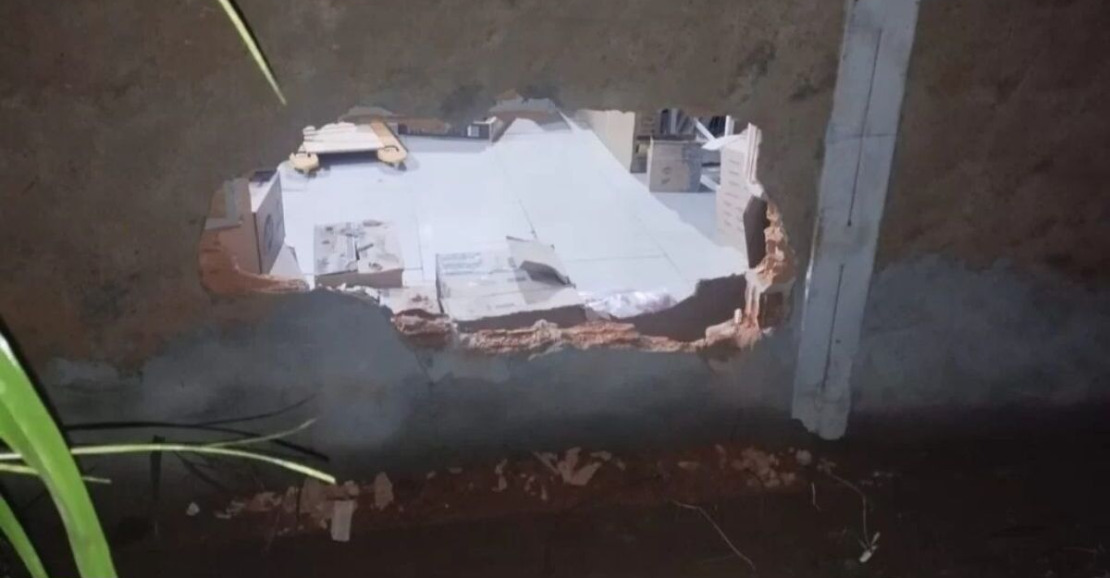 Criminosos abrem buraco em parede e furtam televisores de supermercado em Parauapebas