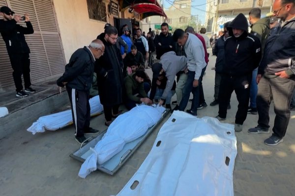 Famílias em Gaza Lamentam Mortes Após Ataques Aéreos Israelenses