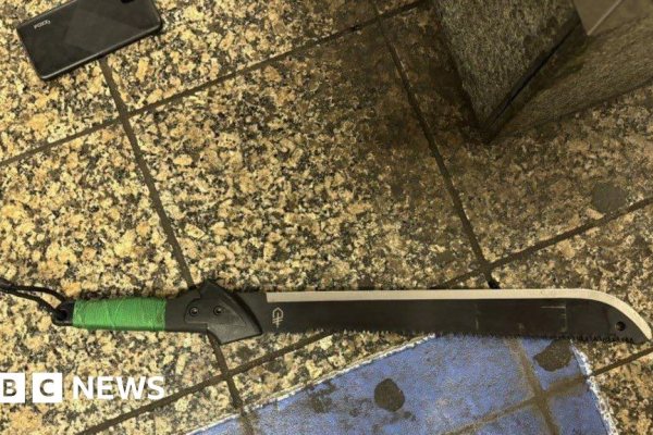 Homem Armado com Faca, Autointitulado 'Lúcifer', Fere Três na Grand Central de Nova York