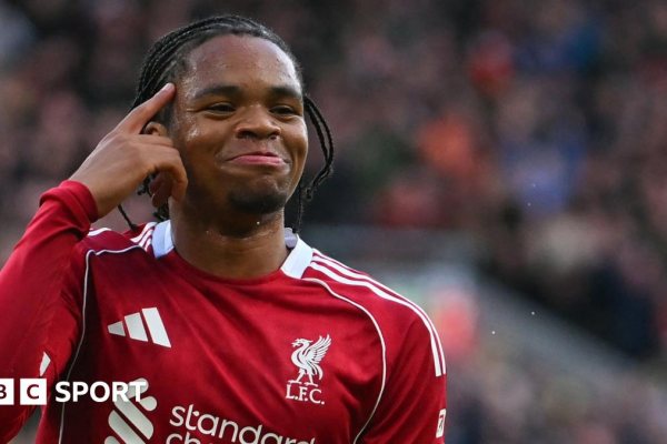 A Estrela Adolescente do Liverpool: Rio Ngumoha Está Pronto para Enfrentar o PSG?