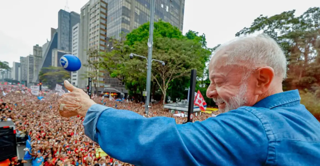 Milhares se reúnem na Avenida Paulista em apoio à reeleição de Lula