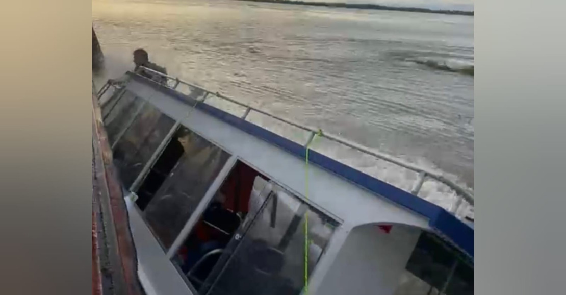 Naufrágio no Rio Tapajós: Homem tenta alcançar balsa e lancha afunda