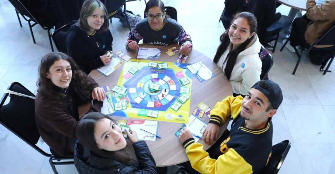 Jogo Educativo Simula Eleições para Ensinar Jovens sobre Política e Cidadania