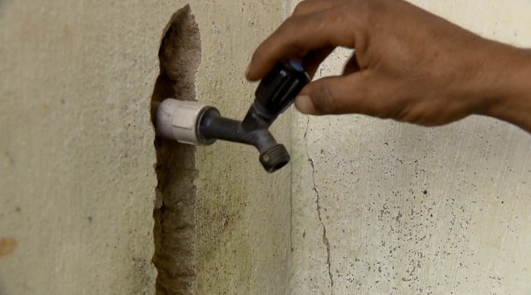 Moradores de Santarém sofrem com falta de água